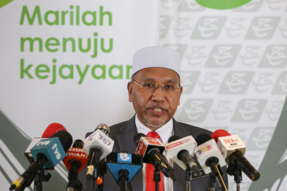 Datuk Idris Ahmad speaks during a press conference at Dewan Besar Tabung Haji in Kuala Lumpur February 24, 2022. u00e2u20acu201d Picture by Yusof Mat Isa