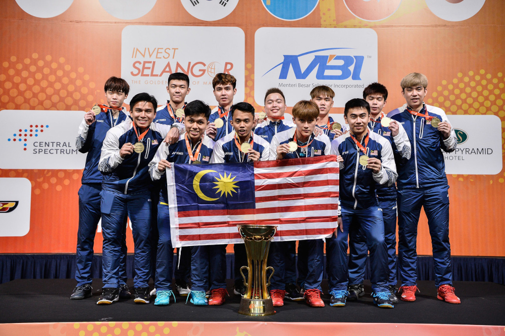 The national menu00e2u20acu2122s badminton squad with their trophy after winning the Badminton Asia Team Championships (BATC) 2022, at Setia City Convention Centre, February 20, 2022. u00e2u20acu201d Bernama pic 