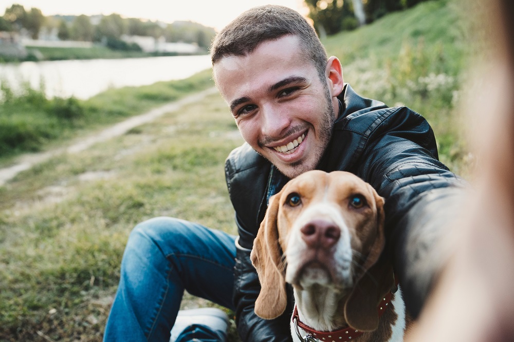 To boost their chances of success on dating apps, some people don't hesitate to pose with their pets. u00e2u20acu2022 Shutterstock pic