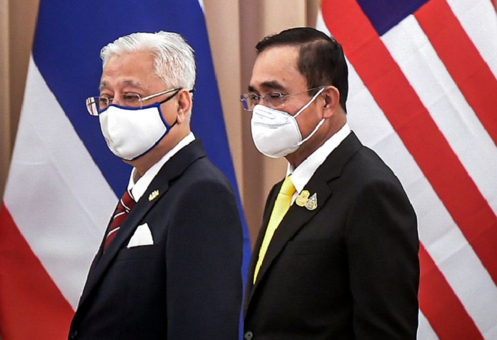 Prime Minister Datuk Seri Ismail Sabri Yaakob with Thai Prime Minister Prayuth Chan o-cha attending a dinner in conjunction with the Prime Ministeru00e2u20acu2122s Official Visit at Government House in Bangkok, February 25, 2022. u00e2u20acu201d Bernama pic