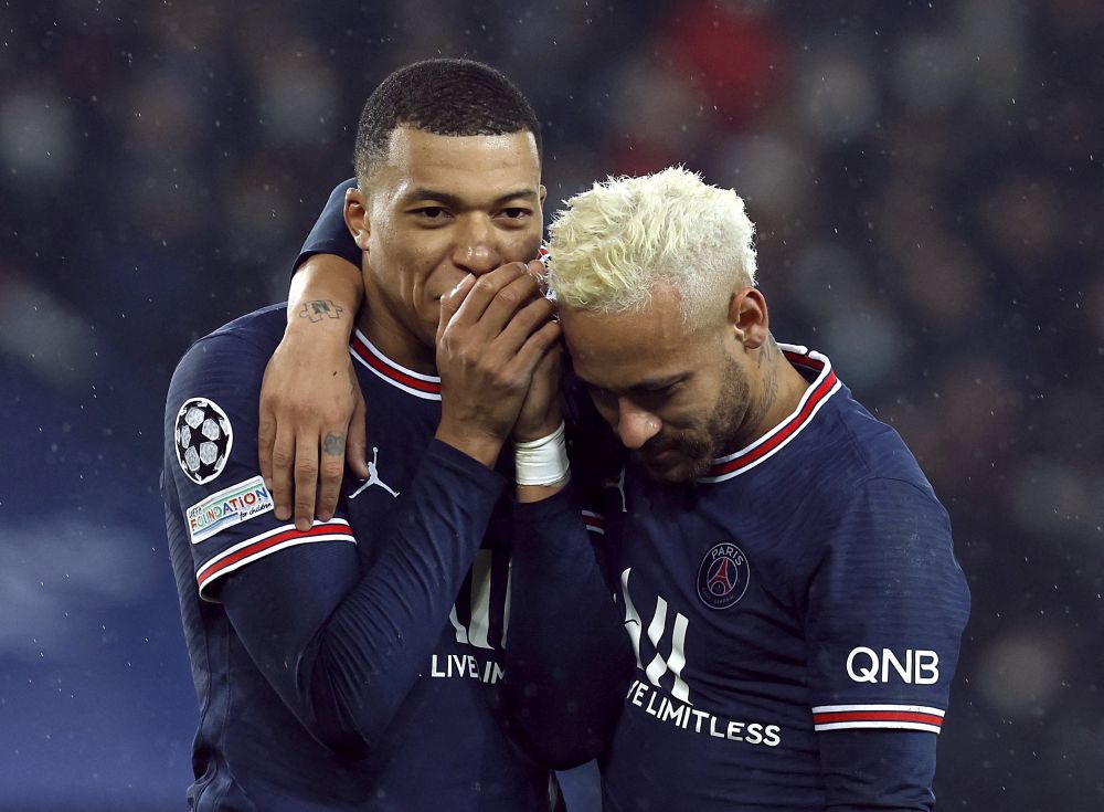 Paris St Germain's Kylian Mbappe and Neymar during the match against Real Madrid at Parc des Princes, Paris February 15, 2022. u00e2u20acu201d Reuters picnn