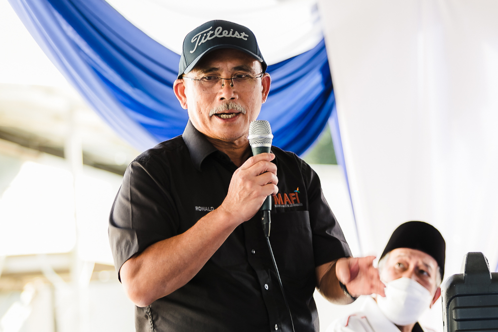 Agriculture and Food Industries Datuk Seri Ronald Kiandee speaks at a press conference during a visit to Id-Mar Broiler Sdn Bhd, TKPM Sungai Jang in Kuala Kubu Baru, February 28, 2022. u00e2u20acu2022 Picture by Devan Manuel
