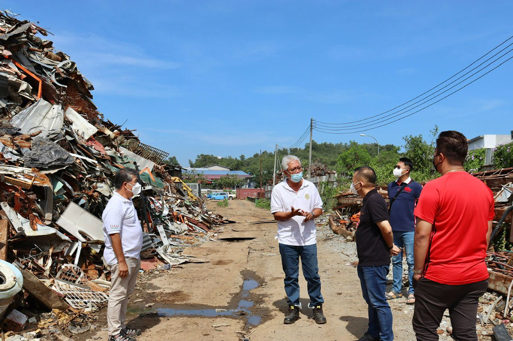 Kota Kinabalu MP Chan Foong Hin (2nd left) briefed on some 40,000 tonnes of scrap metal stockpiling in entire Sabah during a visit to a scrap metal yard in Kota Kinabalu February 19, 2022. u00e2u20acu201d Borneo Post pic