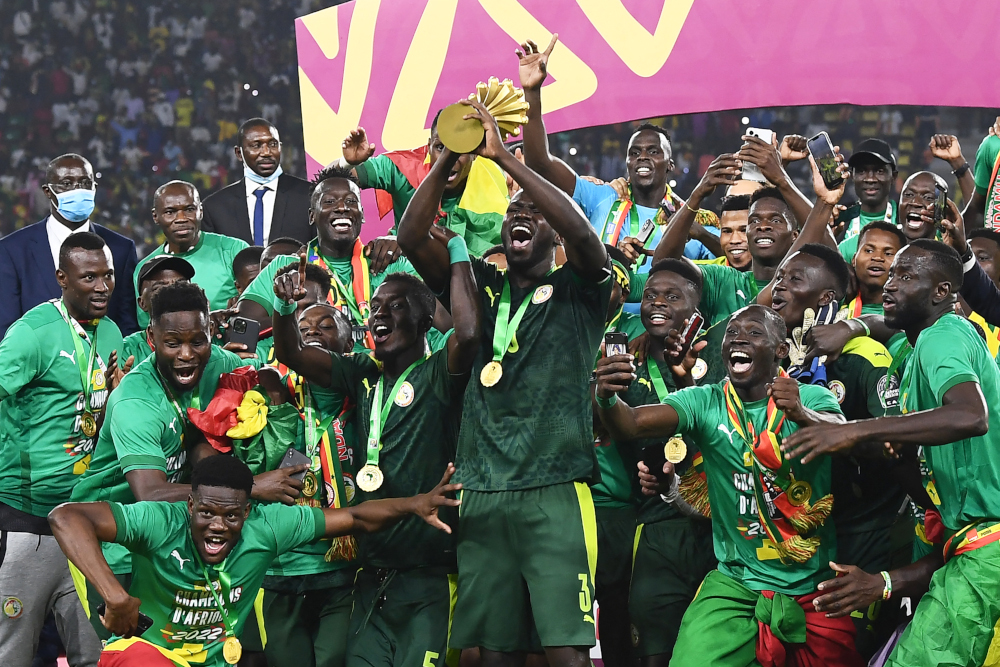 Senegalu00e2u20acu2122s players celebrate with the trophy after winning the Africa Cup of Nations 2021 final football match between Senegal and Egypt at Stade du00e2u20acu2122Olembe in Yaounde, February 6, 2022. u00e2u20acu2022 AFP picnn
