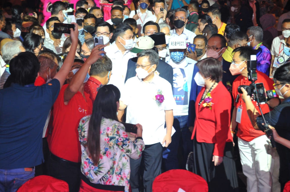 Parti Warisan (Warisan) president Datuk Seri Mohd Shafie Apdal (centre) arrives at the Pekin Restaurant in Taman Sutera, Johor Baru, February 15, 2022. u00e2u20acu201d Picture by Ben Tan