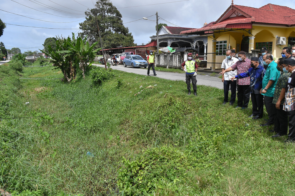 Environment and Water Minister Datuk Seri Tuan Ibrahim Tuan Man at the proposed site of the drain upgrading project in Kampung Kubang Parit in Kuala Terengganu, February 24, 2022. u00e2u20acu201d Bernama pic 