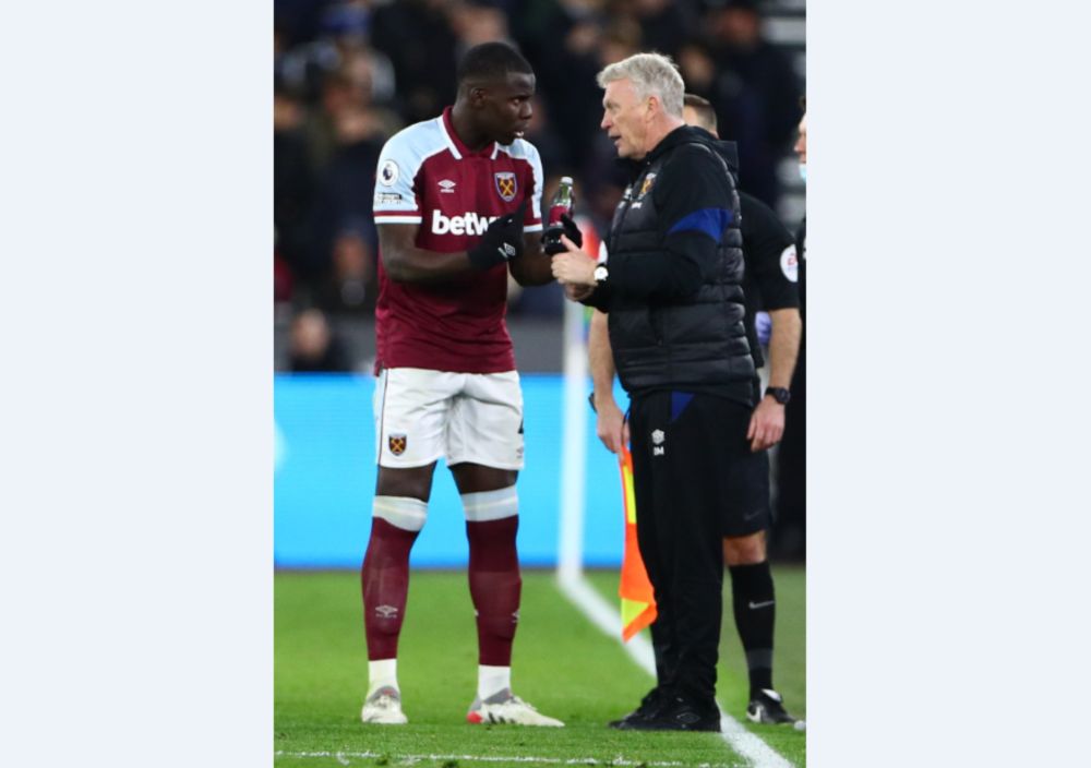 West Ham United manager David Moyes giving instructions to Kurt Zouma during the Premier League match West Ham United v Brighton & Hove Albion at London Stadium, London, December 1, 2021. u00e2u20acu201d Reuters pic