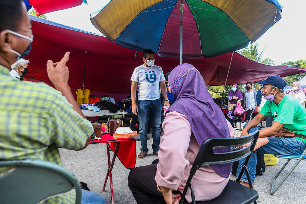 Nizam Bashir during a walkabout at the Batu Pahat morning market March 4, 2022. — Picture by Hari Anggara