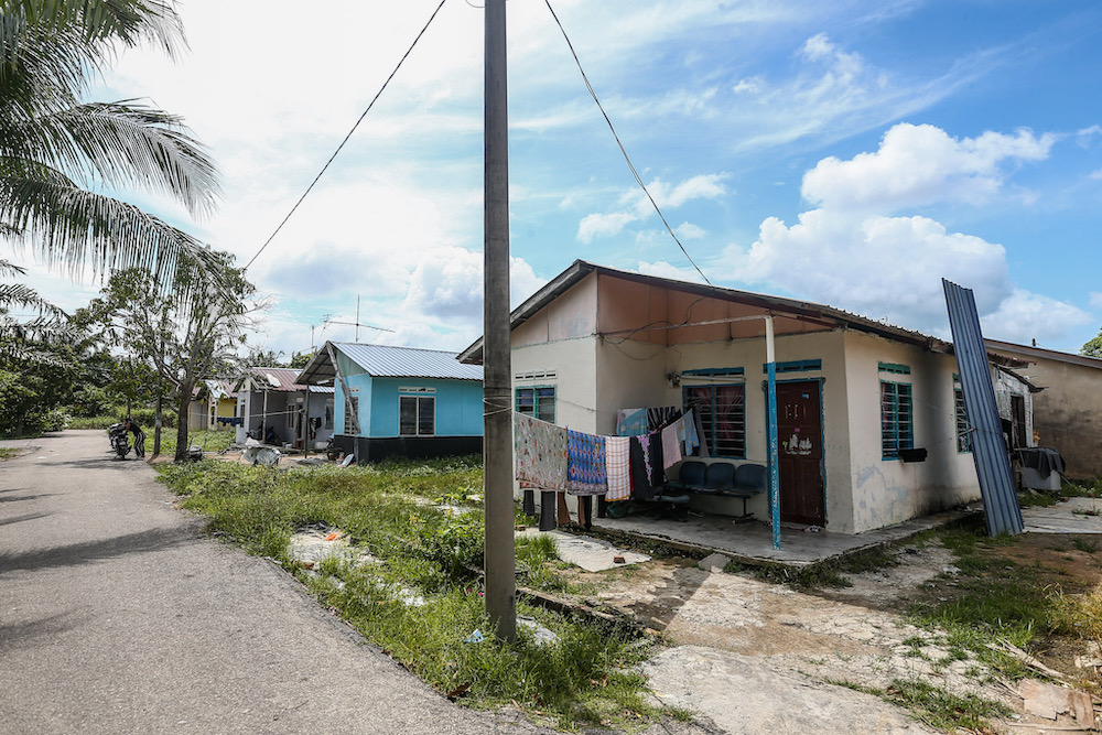 A general view of some of the basic units of housing in Kampung Bumiputera Dalam that are in deteriorating condition. — Picture by Hari Anggara