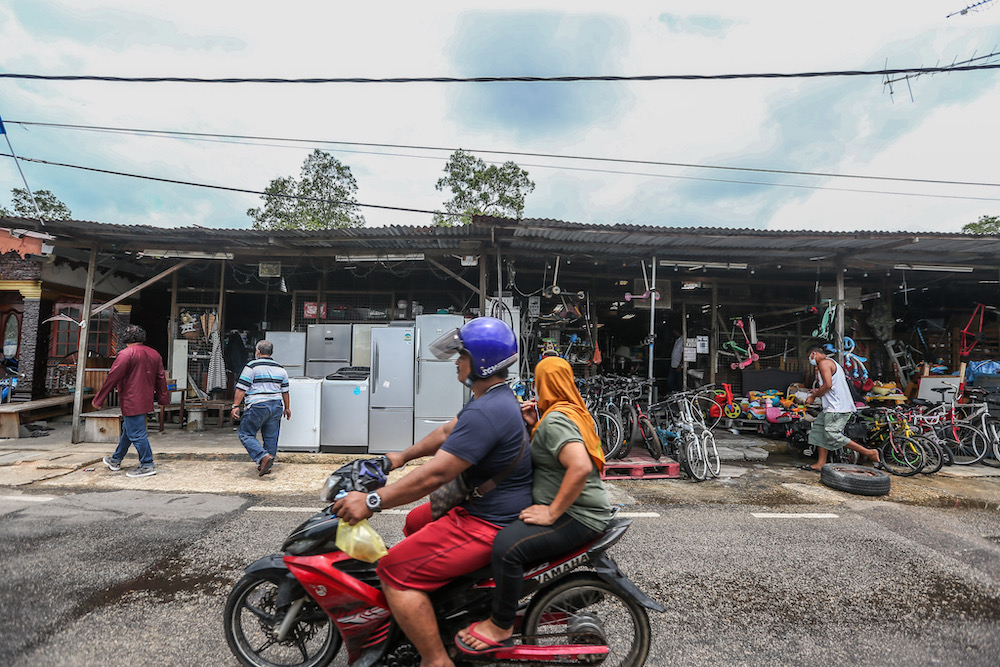 A general view of the Pasar Karat Rengit flea market where the local Orang Asli community trade second-hand goods March 4, 2022. u00e2u20acu201d Picture by Hari Anggara