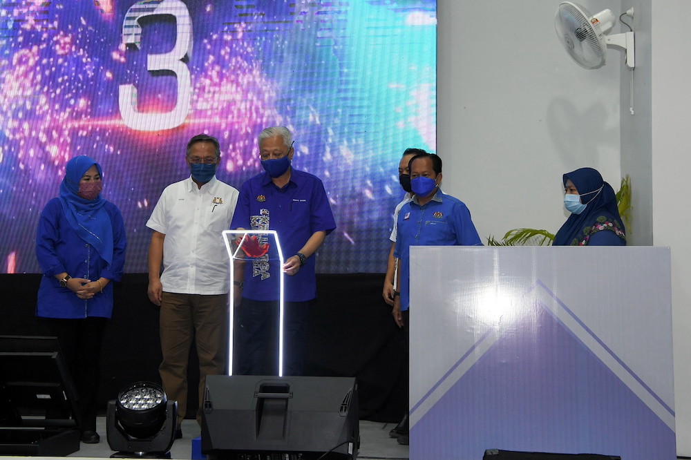 Prime Minister Datuk Seri Ismail Sabri Yaakob launching the Kolej Komuniti@Pontian at the Muafakat Complex Simpang Pinggan, Benut March 6, 2022. u00e2u20acu201d Bernama pic