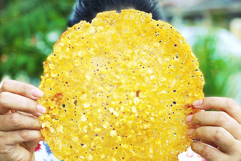 'Pe kyaw' or Myanmarese chickpea crackers.
