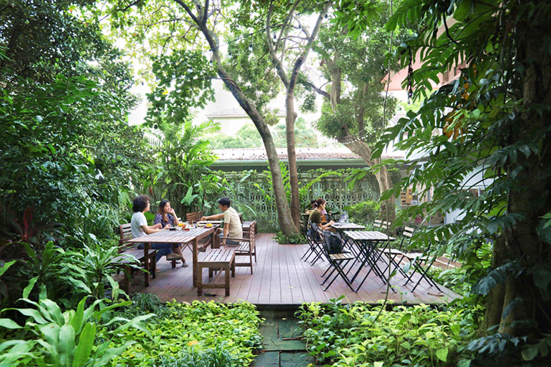 A secret garden for coffee and conversations... and reconnecting.