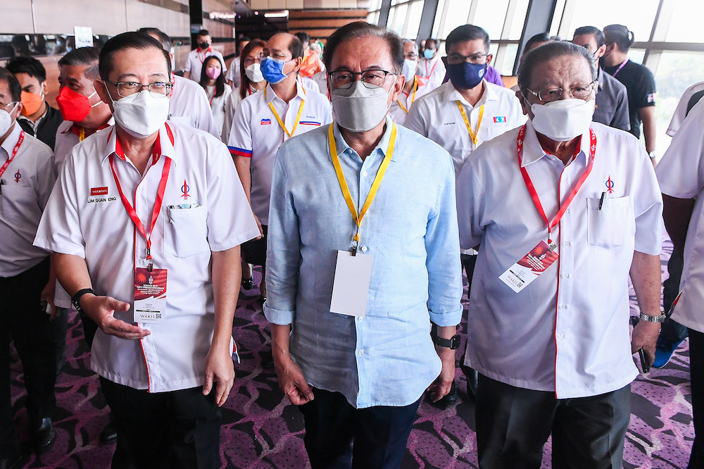 Pakatan Harapan chairman Datuk Seri Anwar Ibrahim, DAP Secretary-General Lim Guan Eng and DAP party advisor Lim Kit Siang arrives for the opening of DAPu00e2u20acu2122s 17th annual congress in IDCC, Shah Alam March 20, 2022. u00e2u20acu201d Picture by Miera Zulyana