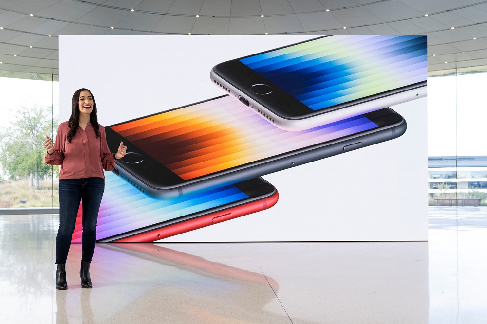 Appleu00e2u20acu2122s Francesca Sweet talks about the enhanced features of the new iPhone SE during a special event at Apple Park in Cupertino March 8, 2022. u00e2u20acu201d Picture by Brooks Kraft/Apple Inc/Handout via Reuters