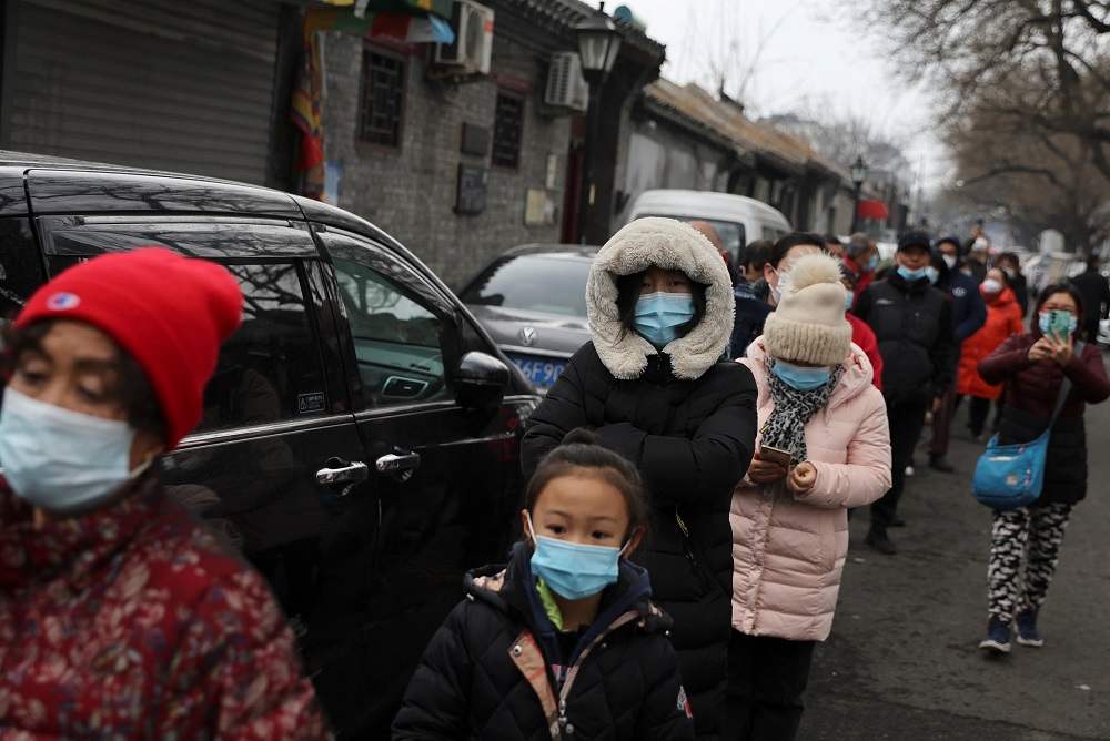 Residents line up for nucleic acid testing, following the coronavirus disease outbreak, in Beijing March 18, 2022. u00e2u20acu201d Reuters pic