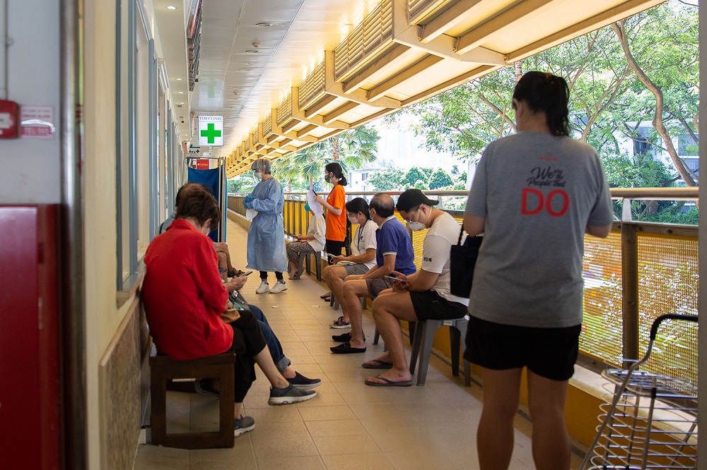 GP clinics and polyclinics are facing long queues given the current wave of Omicron Covid-19 infections. u00e2u20acu201d TODAY pic