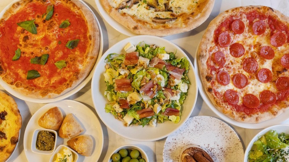 Deliveroo has chosen a pizzeria format for its first real restaurant. u00e2u20acu201d Pizza Paradiso pic via ETx Studio