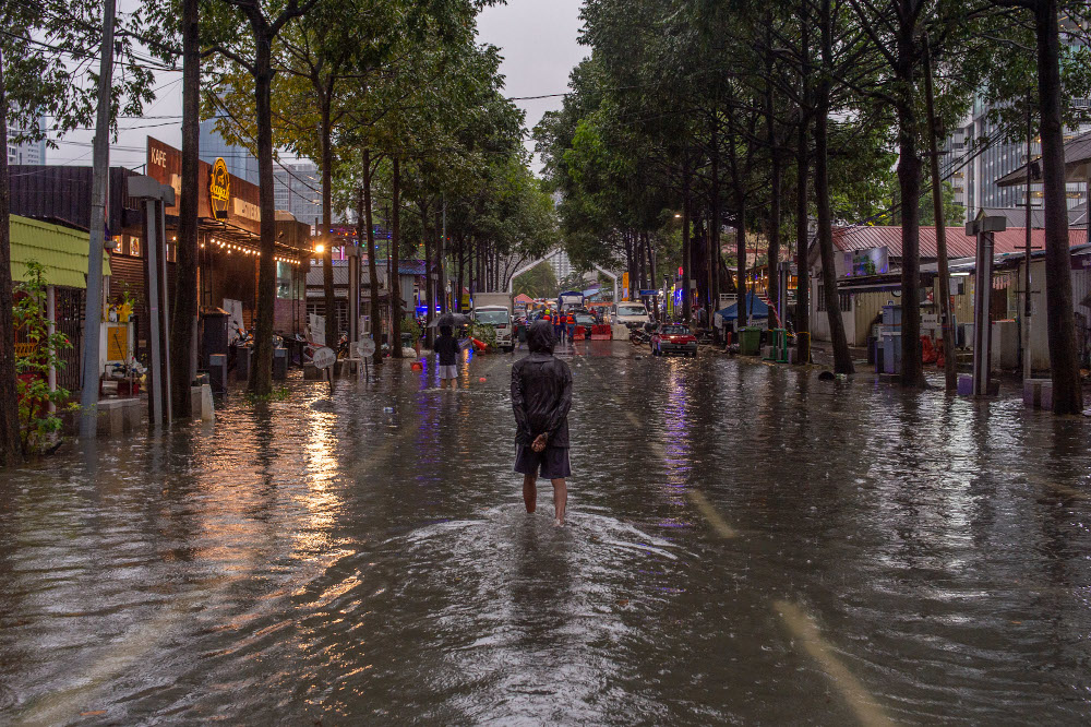 Kampung Baru is flooded after heavy rain in Kuala Lumpur March 7, 2022. — Picture by Shafwan Zaidon
