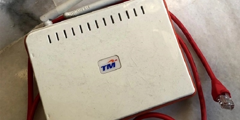TM aims to migrate all remaining users to faster fibre broadband connectivity by 2025. u00e2u20acu201d SoyaCincau pic