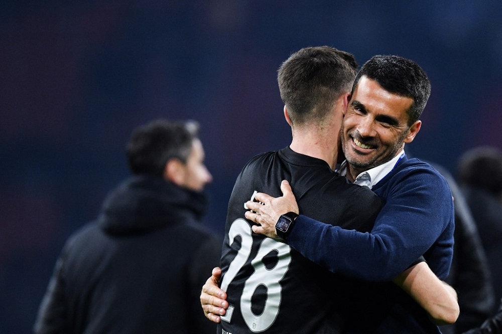 Benfica's German midfielder Julian Weigl (left) celebrates with head coach Nelson Verissimo after winning the UEFA Champions League round of 16 second leg football match against Ajax at the Johan Cruijff Arena, in Amsterdam March 15, 2022. u00e2u20acu201d AFP pic