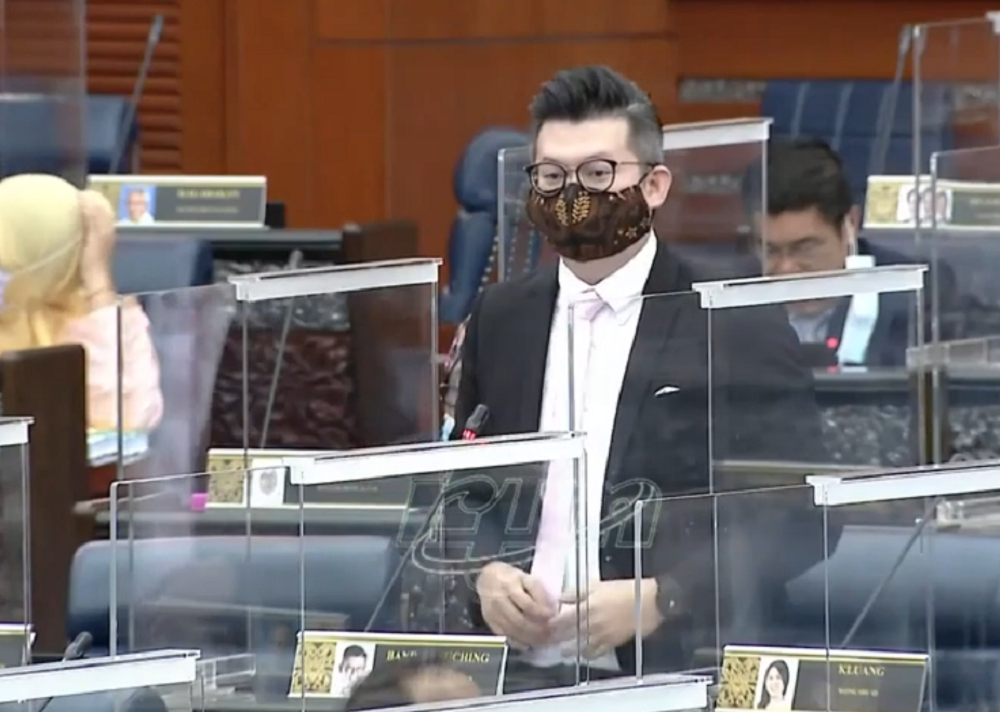 Yii speaks in the Dewan Rakyat. u00e2u20acu201d Borneo Post Online pic