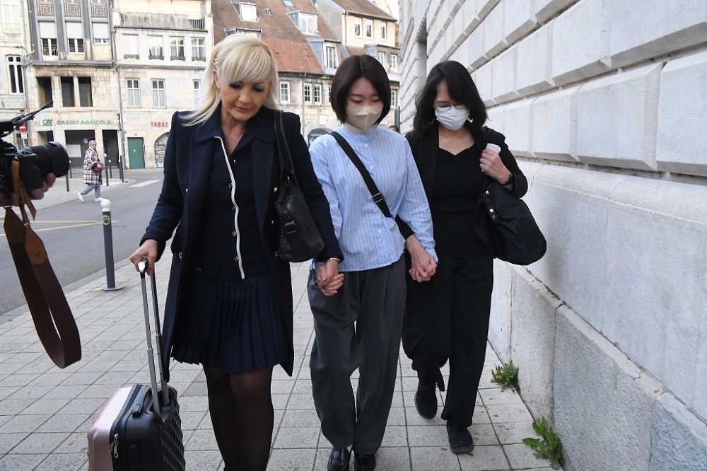 Narumi Kurosaki familyu00e2u20acu2122s lawyer, Sylvie Galley (left), Narumiu00e2u20acu2122s sister Honami Kurosaki (centre), and mother Taeko Akiyama (right), arrive at the courthouse of Besancon March 29, 2022. u00e2u20acu201d AFP pic