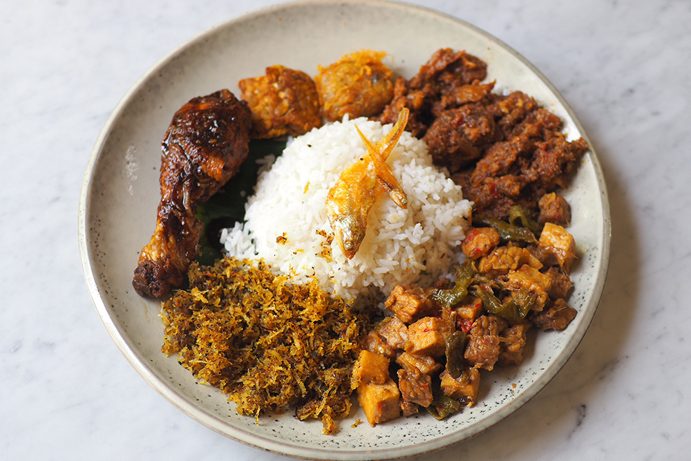 If you're feeling hungry, try their 'nasi ambeng' special with 'ayam kicap', 'rendang daging' and much more.