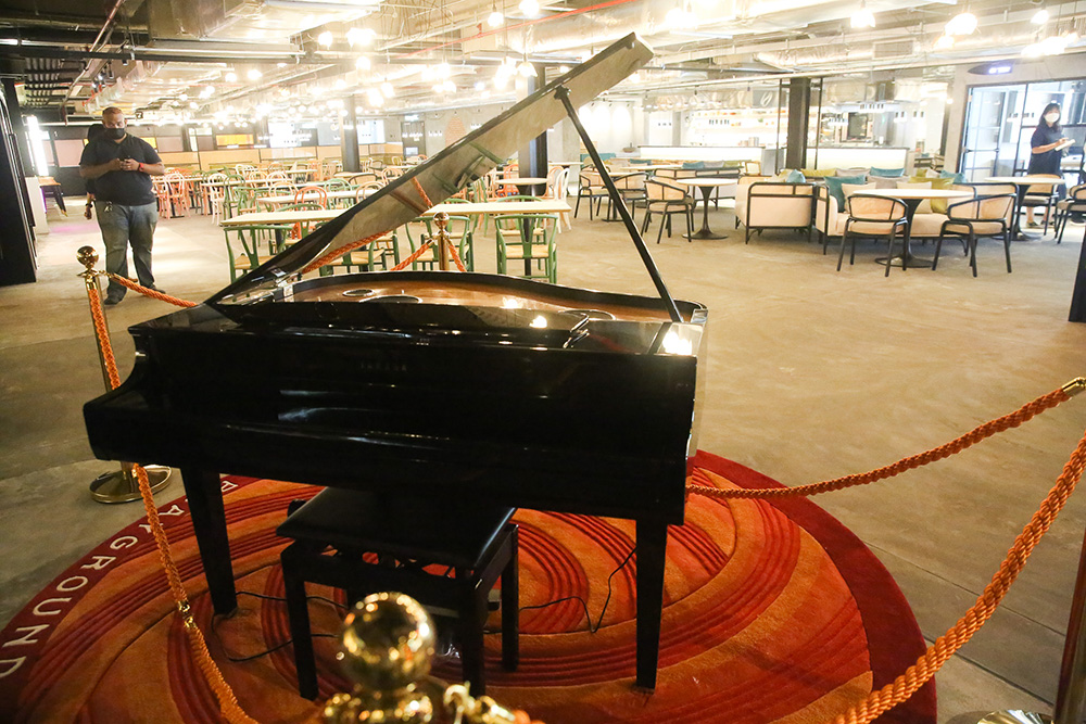 At night, sit back and relax with 'live' music at The Artisan's Playground.