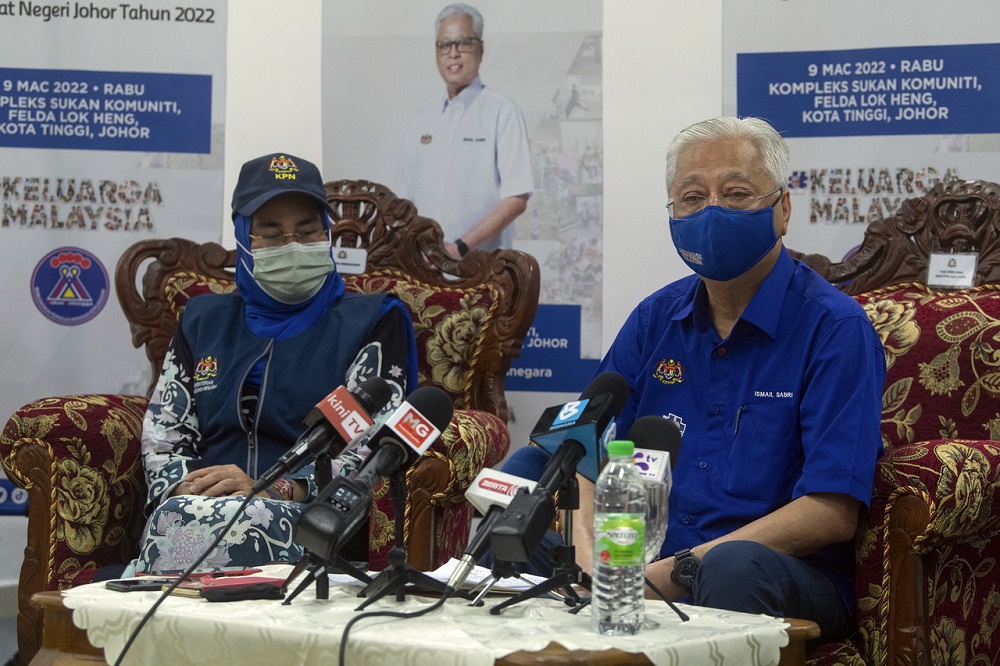 Prime Minister Datuk Seri Ismail Sabri Yaakob (right) speaks during an press conference following an event at the Felda Lok Heng Barat community sports complex in Kota Tinggi March 9, 2022. u00e2u20acu201d Bernama pic