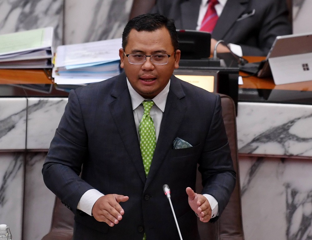 Selangor Mentri Besar Datuk Seri Amirudin Shari speaks at the state assembly, at the Sultan Salahuddin Abdul Aziz Shah building in Shah Alam March 15, 2022. u00e2u20acu201d Bernama pic