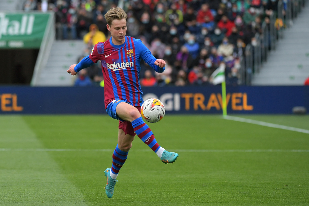 Barcelona midfielder Frenkie De Jong controls the ball during the Spanish league football match between Elche CF and FC Barcelona at the Martinez Valero stadium in Elche, March 6, 2022. u00e2u20acu201d AFP pic 
