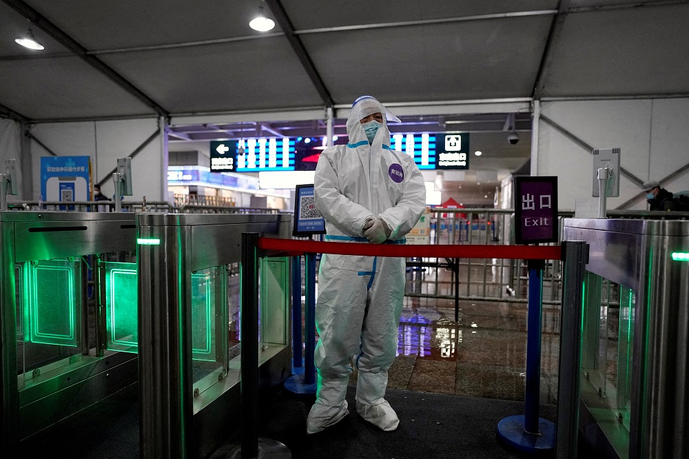 A worker in a protective suit stands at Shanghai Railway Station in Shanghai, China March 21, 2022. u00e2u20acu2022 Reuters pic