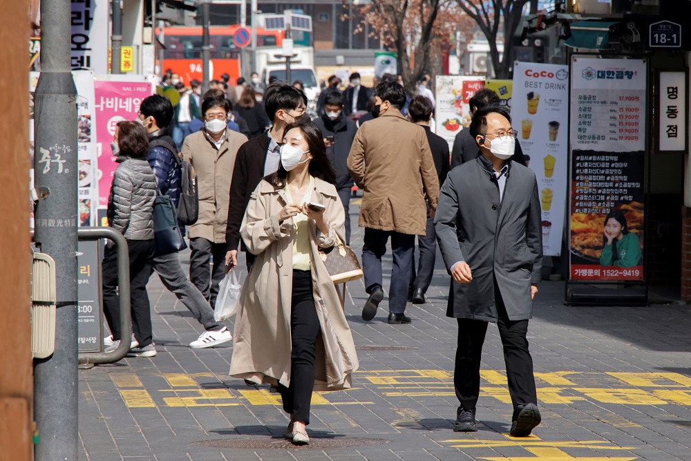 People wearing masks walk in a shopping district in Seoul, South Korea, March 16, 2022. u00e2u20acu2022 Reuters pic