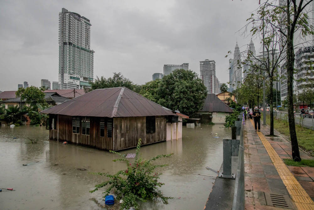 Kampung Periuk is flooded during heavy rain in Kampung Baru, Kuala Lumpur, March 7, 2022. u00e2u20acu201d  Picture by Firdaus Latif
