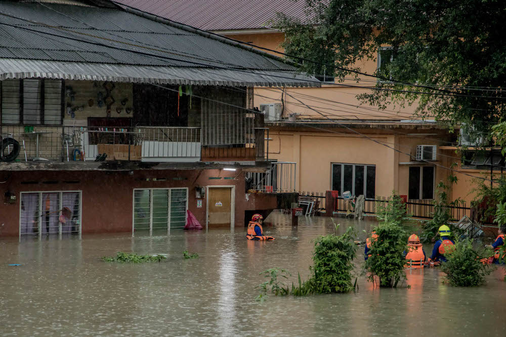 Kampung Periuk is flooded during heavy rain in Kampung Baru, Kuala Lumpur, March 7, 2022. u00e2u20acu201d  Picture by Firdaus Latif