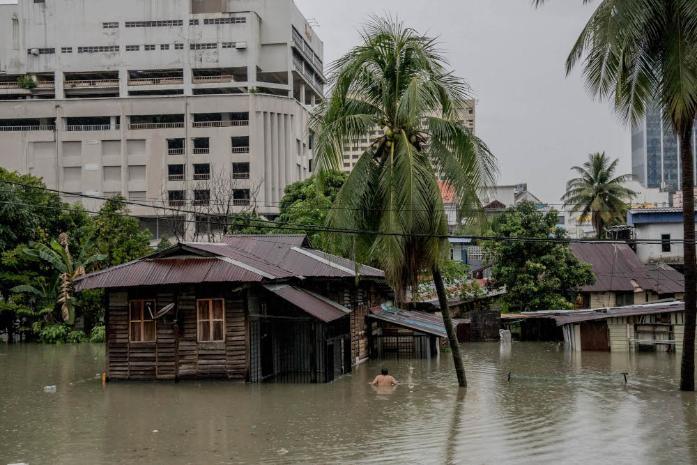 Kampung Periuk is flooded during heavy rain in Kampung Baru, Kuala Lumpur, March 7, 2022. u00e2u20acu201d  Picture by Firdaus Latif