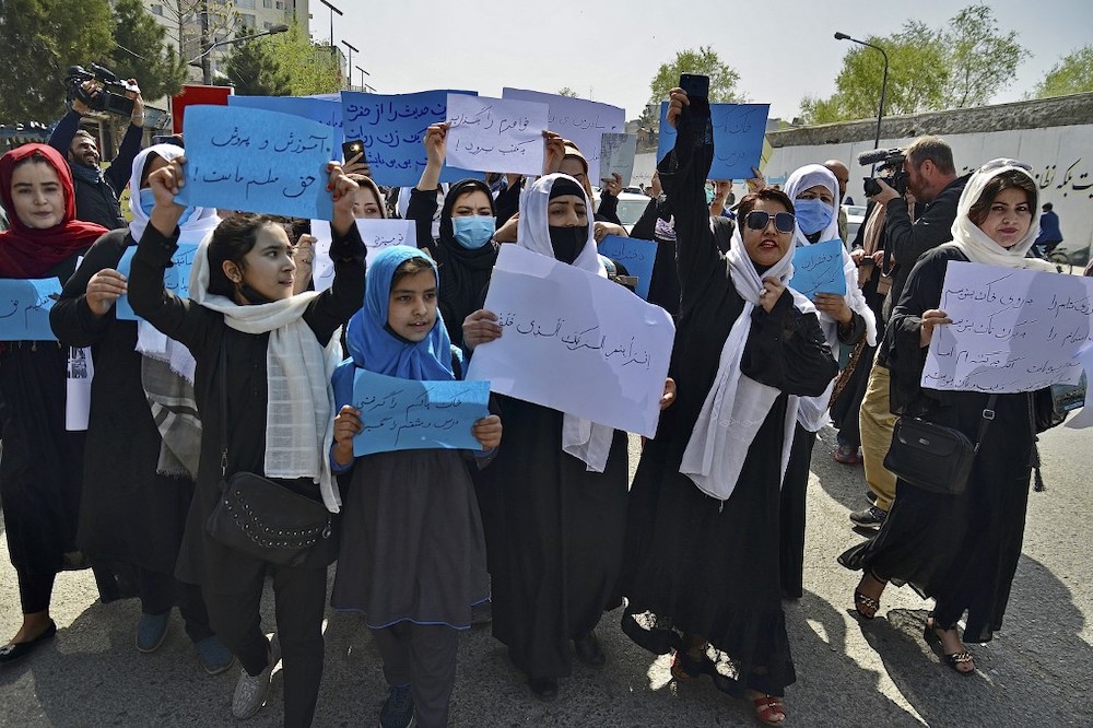 Afghan women and girls take part in a protest in front of the Ministry of Education in Kabul on March 26, 2022, demanding that high schools be reopened for girls. u00e2u20acu201d AFP picnn