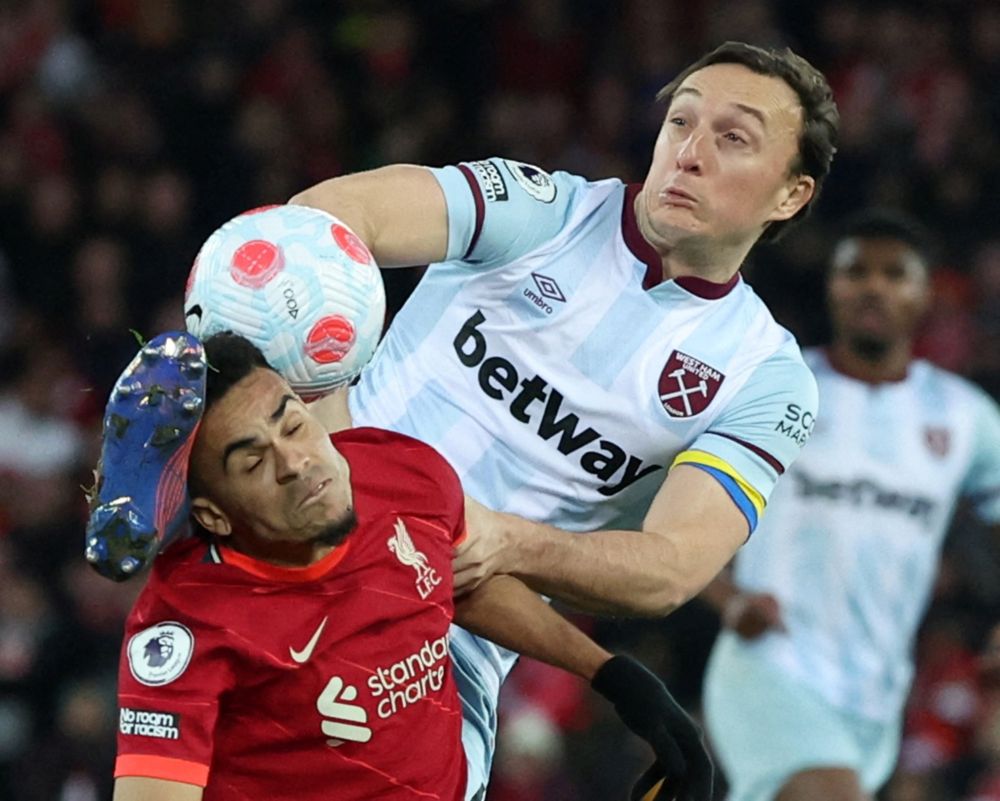 West Ham Unitedu00e2u20acu2122s Mark Noble in action with Liverpoolu00e2u20acu2122s Luis Diaz during their Premier League match at Anfield, Liverpool, March 5, 2022. u00e2u20acu201d Reuters pic