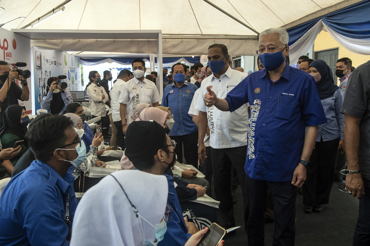 Prime Minister Datuk Seri Ismail Sabri Yaakob (right) chatting with visitors looking for job opportunities at the Malaysian Family Employment Guarantee) Career Carnival in Johor at Dewan Jubli Intan Sultan Ibrahim, Pontian, March 6, 2022. u00e2u20acu201d Bernama pic