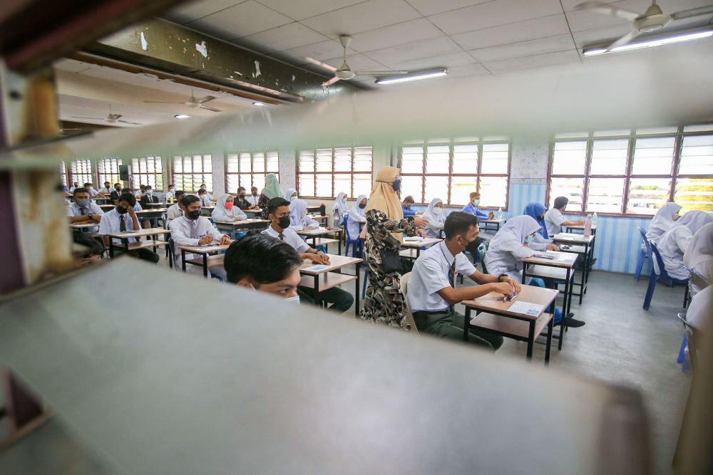 Form Five students get ready to sit for their SPM examination at SMK Tasek Damai in Ipoh March 2, 2022. u00e2u20acu201d Picture by Farhan Najib