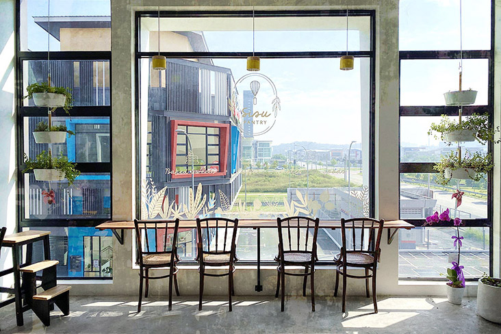 A (dining) room with a view.