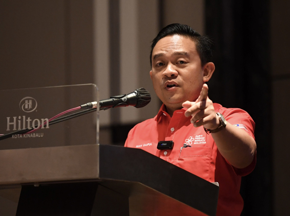 Bersatu Information chief Datuk Wan Saiful Wan Jan delivers a speech at a dialogue session with Sabah Bersatu division information chiefs and the Sabah Bersatu information chief in Kota Kinabalu, March 29, 2022. u00e2u20acu201d Bernama pic 