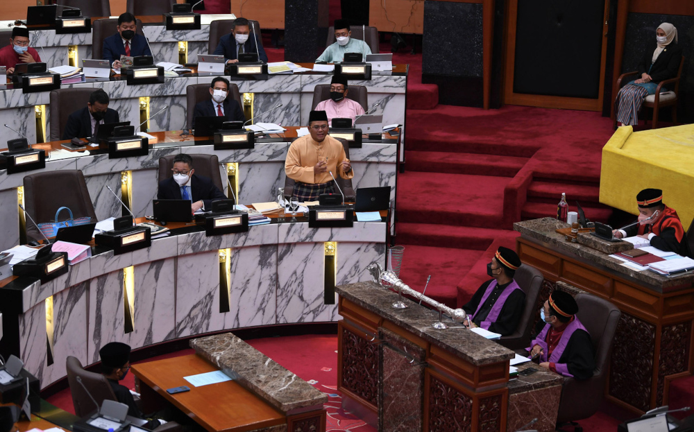 Selangor Mentri Besar Datuk Seri Amirudin Shari speaks at the Selangor State Assembly in Shah Alam, March 18, 2022. u00e2u20acu201d Bernama pic 