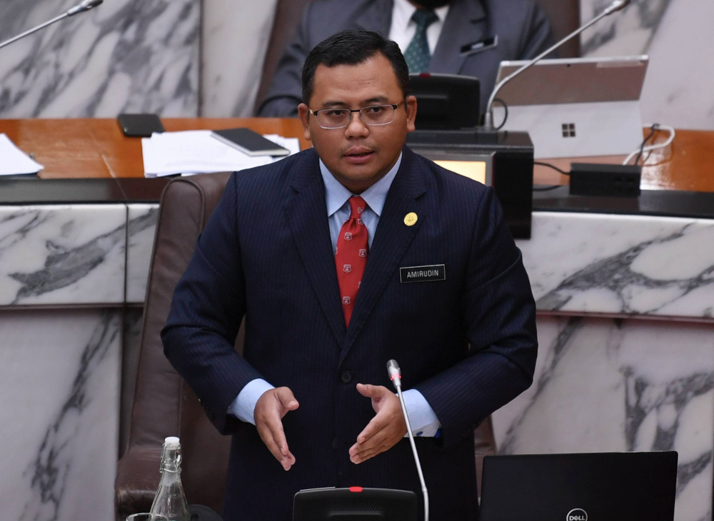Selangor Mentri Besar Datuk Seri Amirudin Shari speaking at the Selangor State Legislative Assembly sitting in Shah Alam, March 21, 2022. u00e2u20acu2022 Bernama pic 