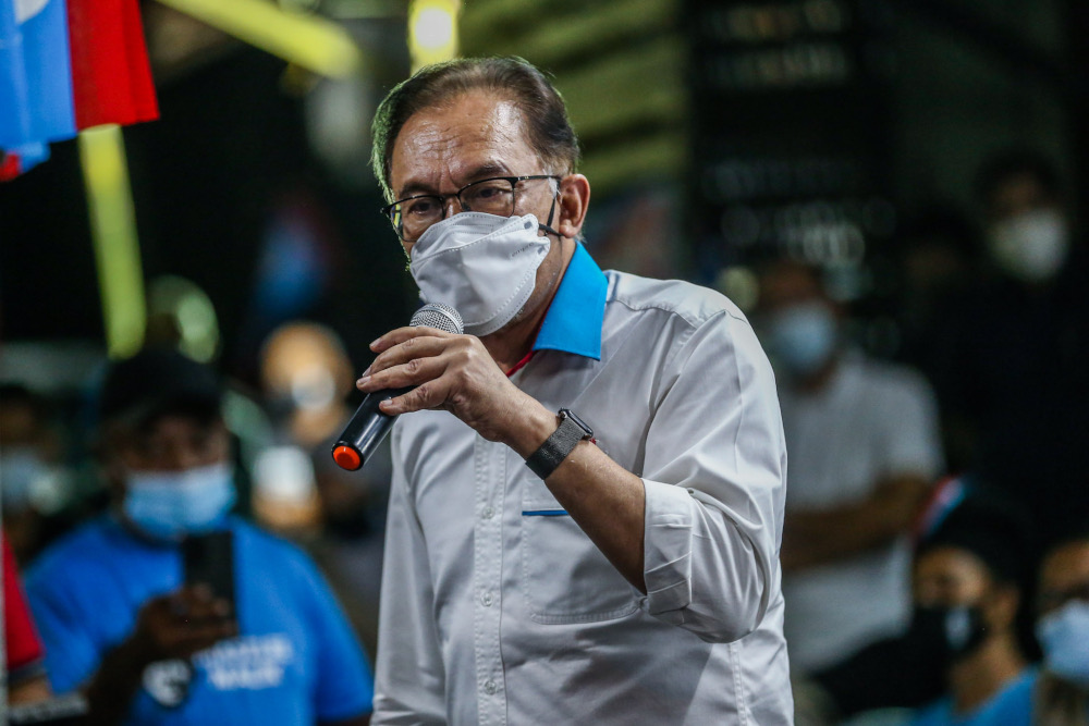 PKR president Datuk Seri Anwar Ibrahim giving his speech at the DUN N27 at the PKR Operations Room in Bandar Layang-Layang, Simpang Renggam, Johor, March 3, 2022. u00e2u20acu2022 Picture by Hari Anggara