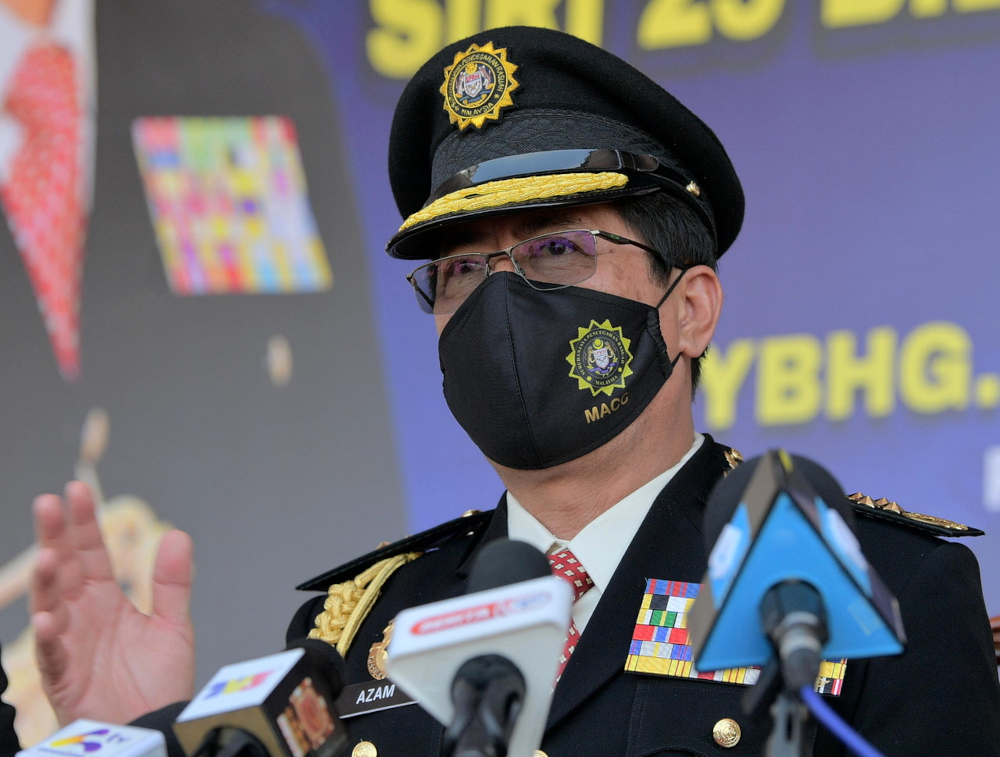 MACC chief commissioner Tan Sri Azam Baki speaks to the media at the Johor MACC Complex, March 31, 2022. u00e2u20acu201d Bernama pic 