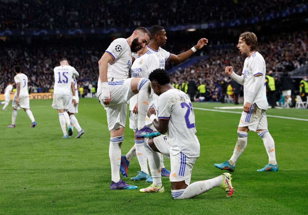 Real Madrid's Karim Benzema celebrates scoring their third goal against Paris St Germain with Vinicius Junior at Santiago Bernabeu, Madrid March 9, 2022. u00e2u20acu201d Reuters pic