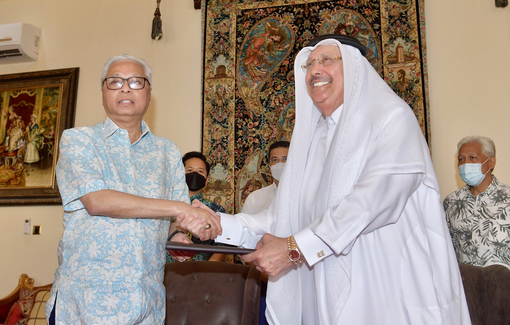 Prime Minister Datuk Seri Ismail Sabri Yaakob (left) receiving a letter of commitment for US$360 million investment from Baladna Chairman Ahmed Hussain Al Khafaf in Al Khor March 28, 2022. u00e2u20acu201d Bernama pic