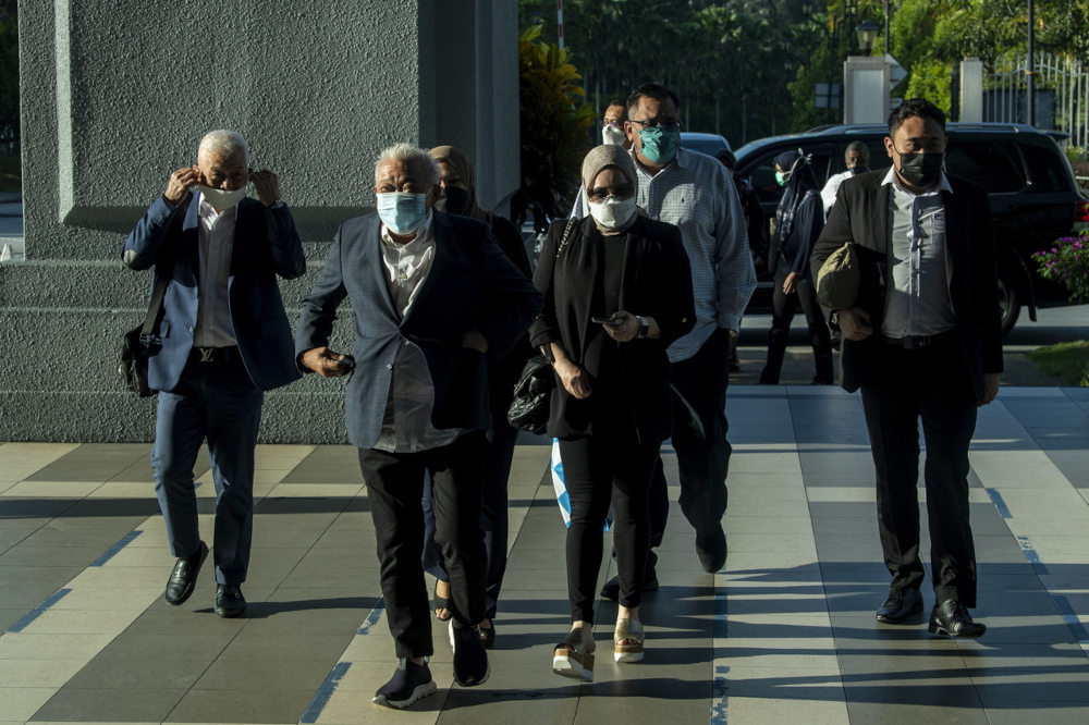 Datuk Seri Bung Moktar Radin and his wife Datin Seri Zizie Izette Abdul Samad at the Kuala Lumpur Court Complex, March 28, 2022. u00e2u20acu201d Bernama picnn
